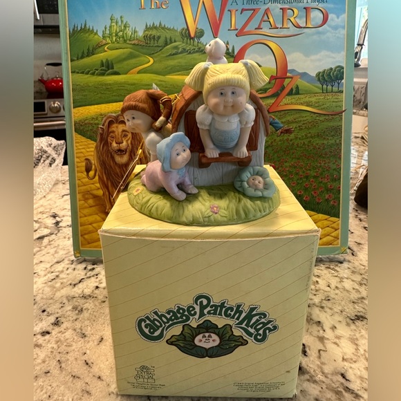 VINTAGE Cabbage Patch Kids in Their Clubhouse - Picture 1 of 11